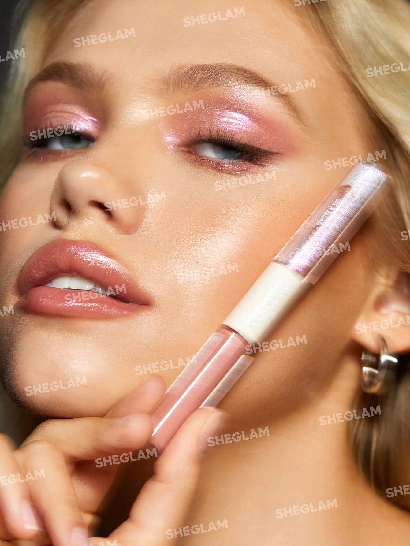 SHEGLAM SOMBRA DE OJOS LIQUIDA DOBLE ACABADO SILK & SPARKLE